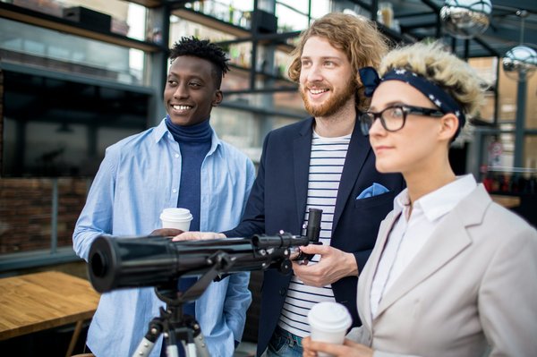 Quels sont les meilleurs spots pour observer les dauphins dans la baie de Monterey, Californie?